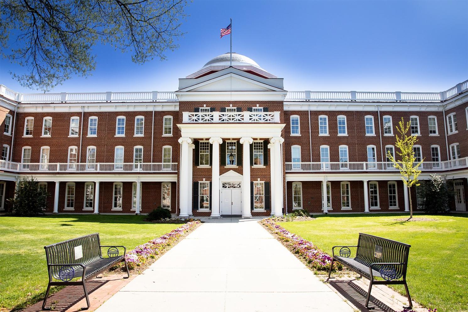 Longwood University Enhancing oncampus and distance learning